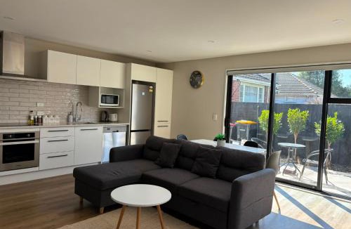 Papanui Apartment | Luxury 2-Bed Townhouse Opposite Northlands Mall
