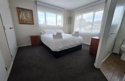 Tikipunga House | Bright Whangarei Haven Perfect Indoor-Outdoor Flow