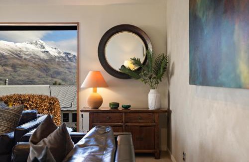 Queenstown Villa | Alpine Luxury on London