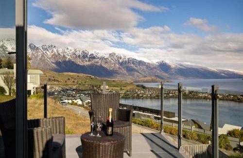 Queenstown Villa | Alpine Luxury on London