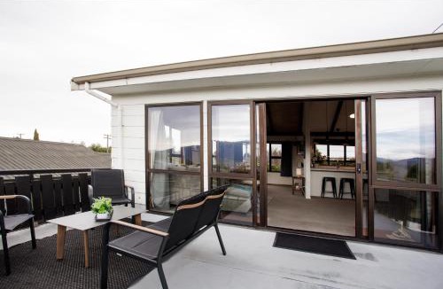 Te Anau House | Four Peaks Matai Escape - Te Anau