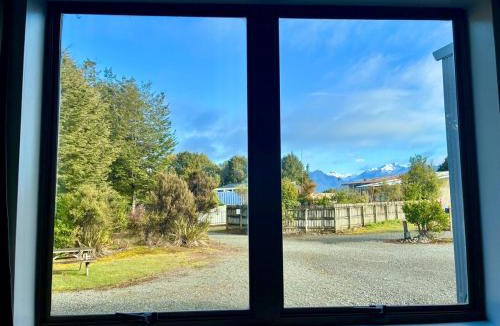 Manapouri Apartment | Manapouri Cottage 1