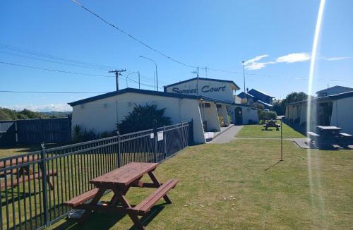 Westshore Hotel | Sunset Court Motel