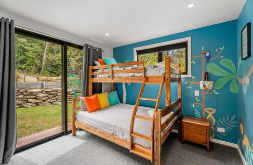 Mount Creighton House | Family home in the forest epic views & spa