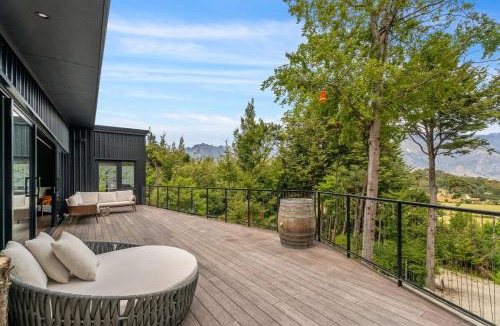 Mount Creighton House | Family home in the forest epic views & spa