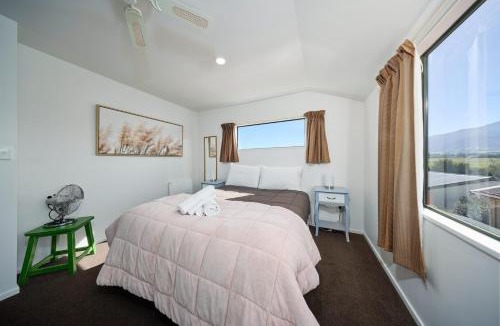 Kaikoura House | Revive House | Comfortable Base | Top Unit - KK71932