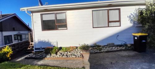 Johnsonville Apartment | Cozy home with Mountain Views in Johnsonville