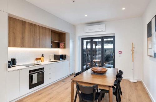 Te Aro Apartment | The Ascot 3BR City Townhouse in Wellington