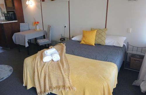 Westshore Hotel | Sunset Court Motel