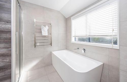 Hamilton Villa | Tranquil River Views, proximity & Games Room