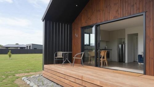 Te Anau House | Glaisnock Cottage Lake and Mountain Views