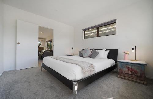 Avondale House | 13 Bollard Ave