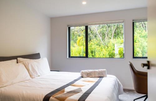 Otahuhu House | Modern Mt Wellington Retreat, close to Sylvia Park