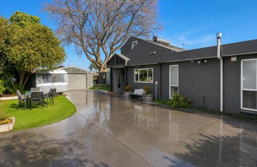 New Brighton House | Sandy Feet Accommodation