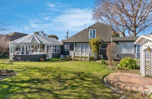 New Brighton House | Sandy Feet Accommodation