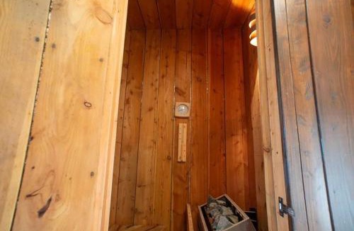 Alexandra House | Mad Hacienda - Waterfront Retreat with Spa & Sauna