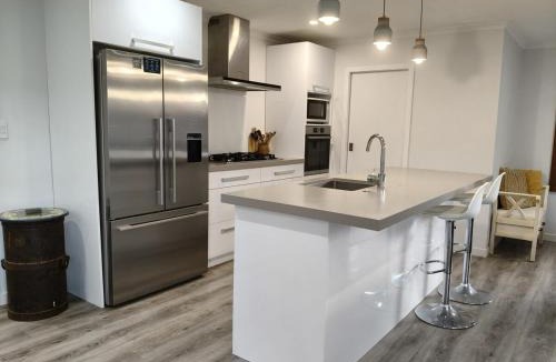 Feilding House | Central, Modern and Homely