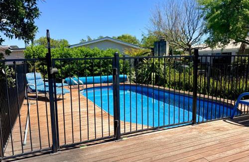 Richmond Apartment | Studio Twenty5, Unique Poolside Retreat Near Nelson