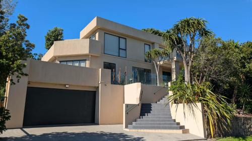 Paraparaumu Beach Bed & Breakfast | Beach Golf Shops Home within a home