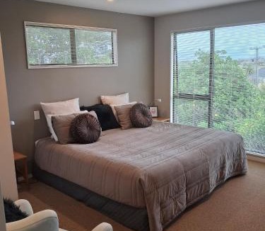 Paraparaumu Beach Bed & Breakfast | Beach Golf Shops Home within a home