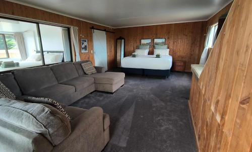 Far North District House | Ocean Dunes Retreat - Sauna & Spa