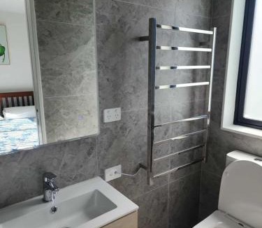 Avondale Apartment | Entire 2BR Townhouse l Free Parking l Working from home space