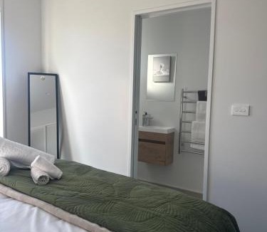 Edgeware Apartment | City Family Stay, Baby Ready and Carpark