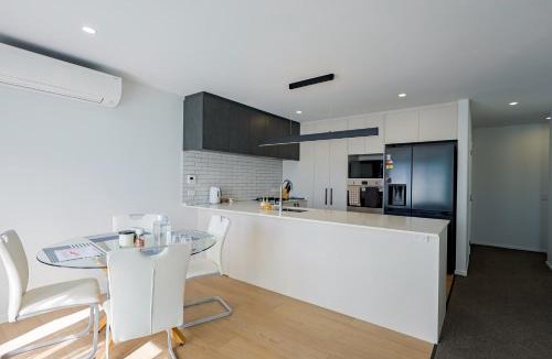 Halswell House | Comfortable Stay in Halswell Close to Shops & Park