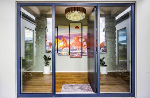 Hawera Bed & Breakfast | Modern private room with shared cozy living