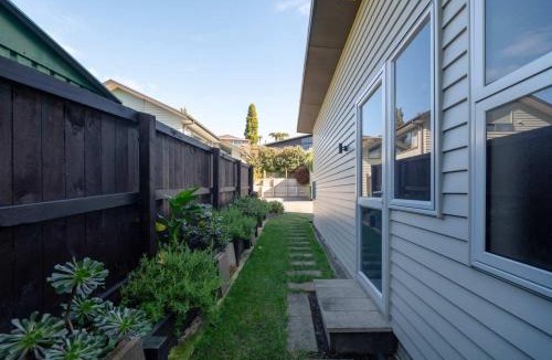 Rotorua Apartment | Kowhai Views - Stylish & Modern in Great Location