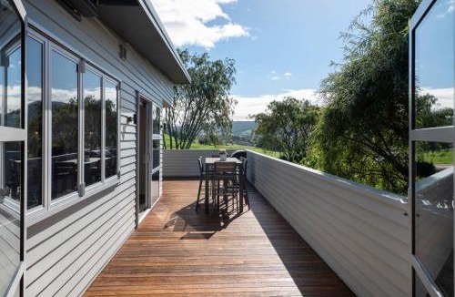 Rotorua Apartment | Kowhai Views - Stylish & Modern in Great Location