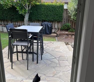 Massey House | Cozy home near Westgate shopping centre and Royal reserve