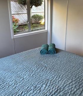 Massey House | Cozy home near Westgate shopping centre and Royal reserve