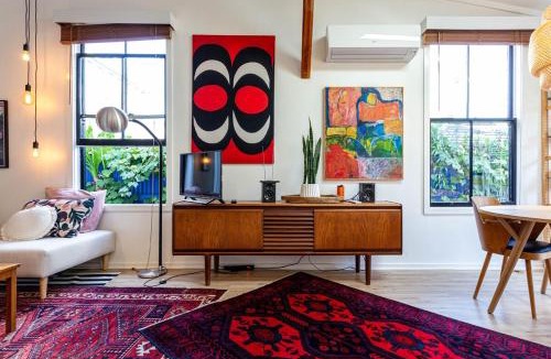 Nelson Apartment | Artist's Studio Retreat with Courtyard
