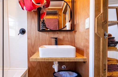 Nelson Apartment | Artist's Studio Retreat with Courtyard
