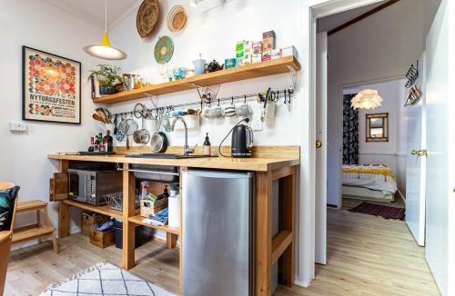 Nelson Apartment | Artist's Studio Retreat with Courtyard
