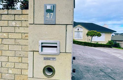Shamrock Park House | En-Suite Room with Private restroom - Swimming pool & AC & Free parking