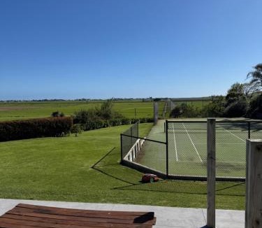 Pukehina House | Spacious 2-Bedroom Guest House - Easy Access, Near Pukehina Beach