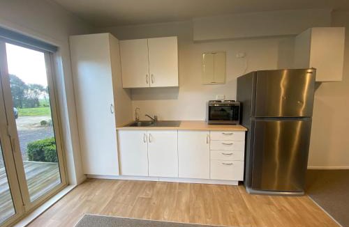 Pukehina House | Spacious 2-Bedroom Guest House - Easy Access, Near Pukehina Beach