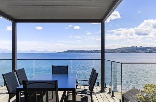 Taupo House | Roam Taupo Lakefront Combined Units 3&4