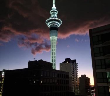 Auckland Central Business District Apartment | Entire Apartment 21st Floor Queen Street with Free Parking