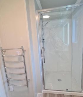 Woolston Apartment | Peaceful 2BR Escape Walk to Bus Family Friendly