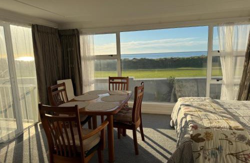 Rewa House | No 1 Beachfront Holiday Home