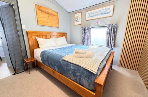 Whangarei Apartment | On the water boat House