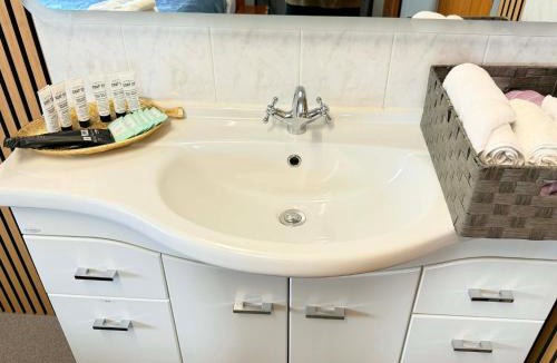 Whangarei Apartment | On the water boat House