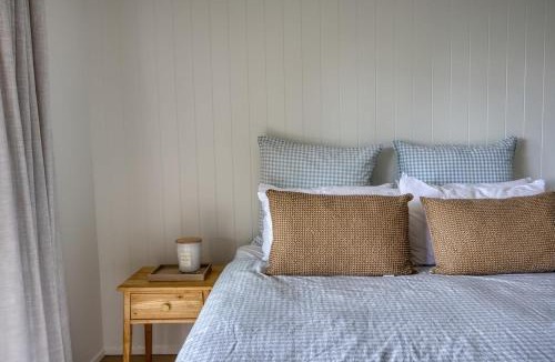 Palm Beach House | Miro Guesthouse - Palm Beach on Your Doorstep