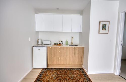 Palm Beach House | Miro Guesthouse - Palm Beach on Your Doorstep