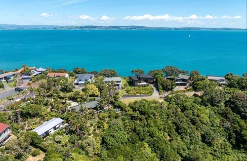 Surfdale House | Palms on Kennedy Point