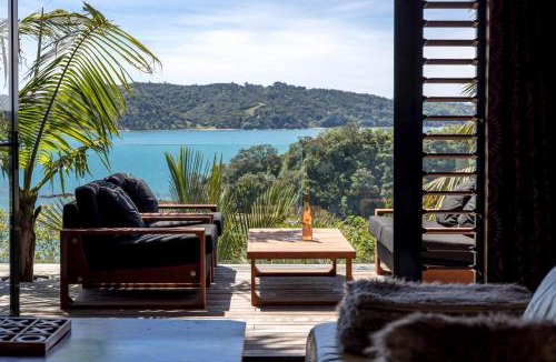 Surfdale House | Palms on Kennedy Point