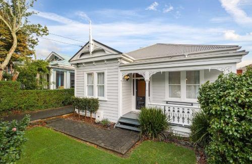 Mount Eden House | Beautiful Heritage Home in Mt Eden by Zodiak Stays